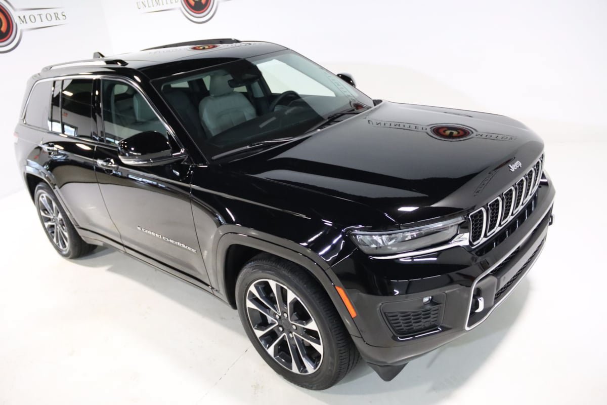 Used 2023 Jeep Grand Cherokee Overland AWD/4WD image 9