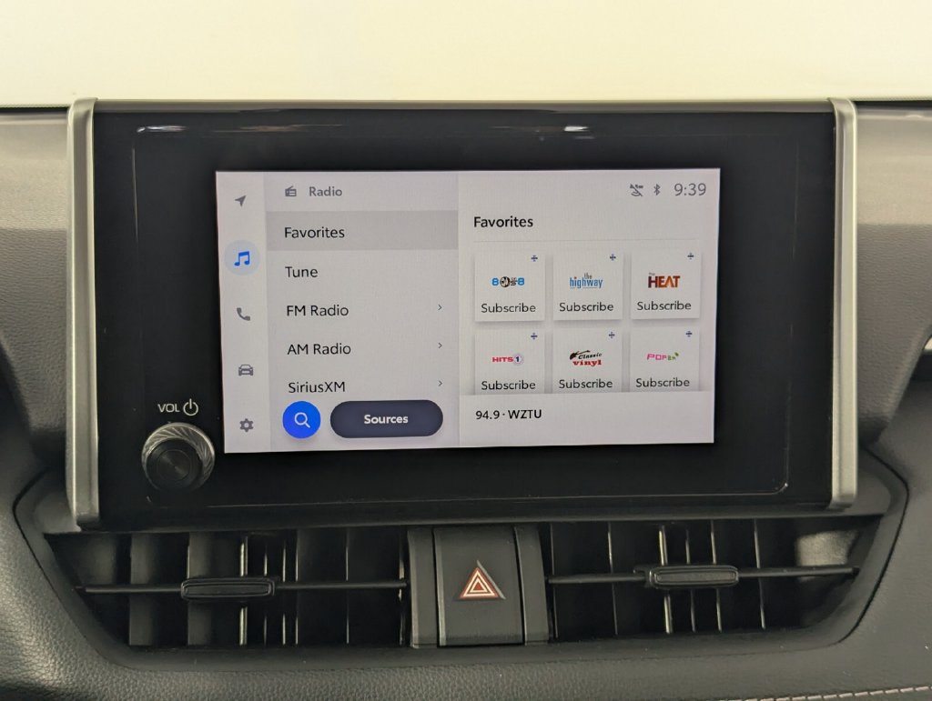 Used 2025 Toyota RAV4 XLE FWD image 19
