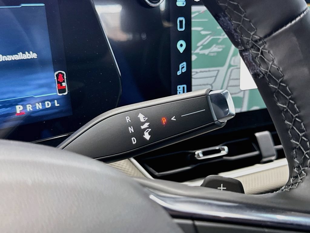 New 2027 Chevrolet Equinox LT w/ Convenience Package II FWD image 17