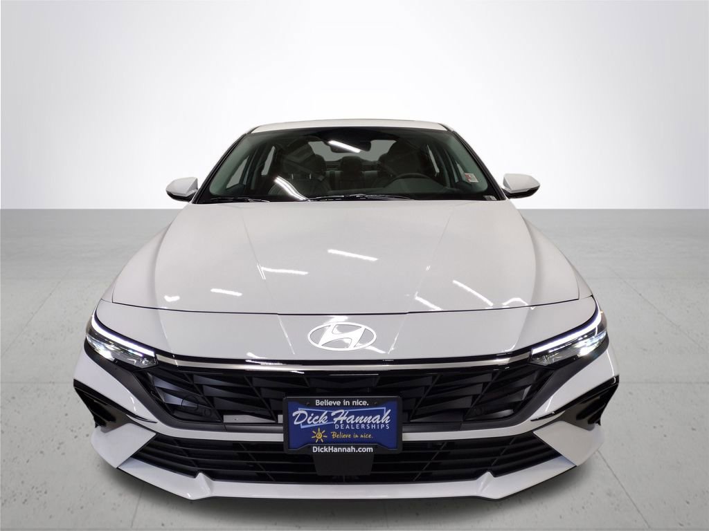 New 2026 Hyundai Elantra Limited FWD image 3