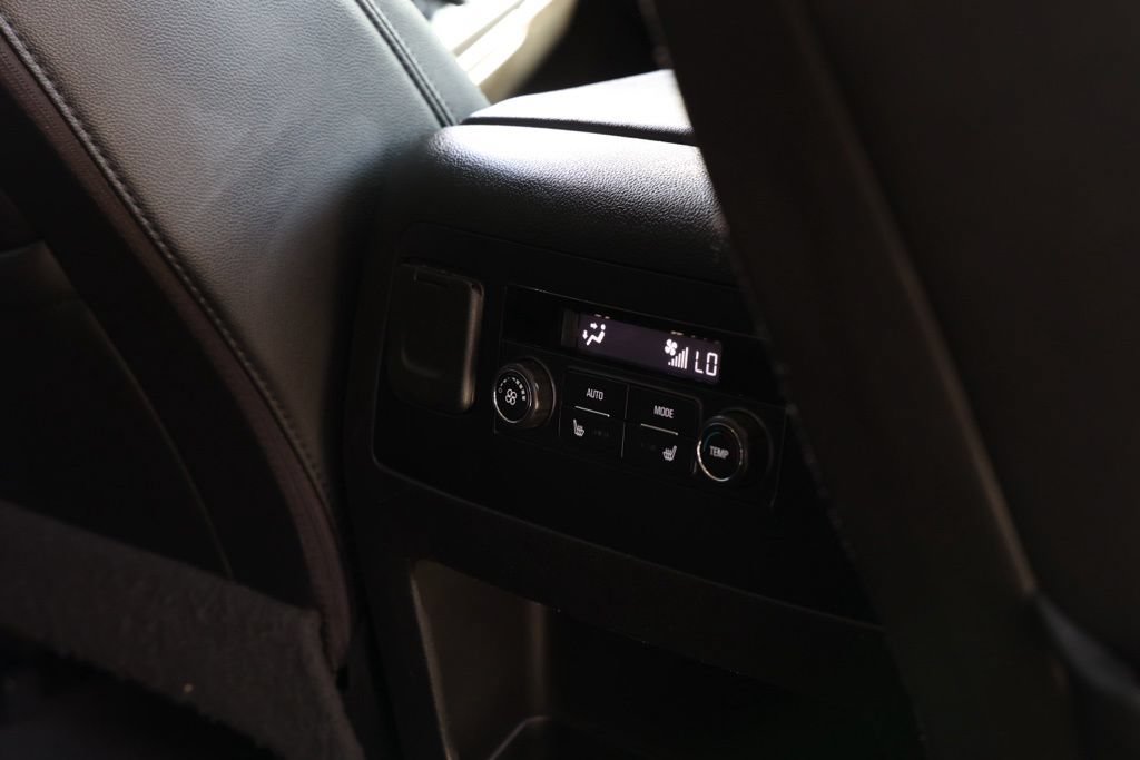 Used 2020 GMC Yukon SLT AWD/4WD image 18
