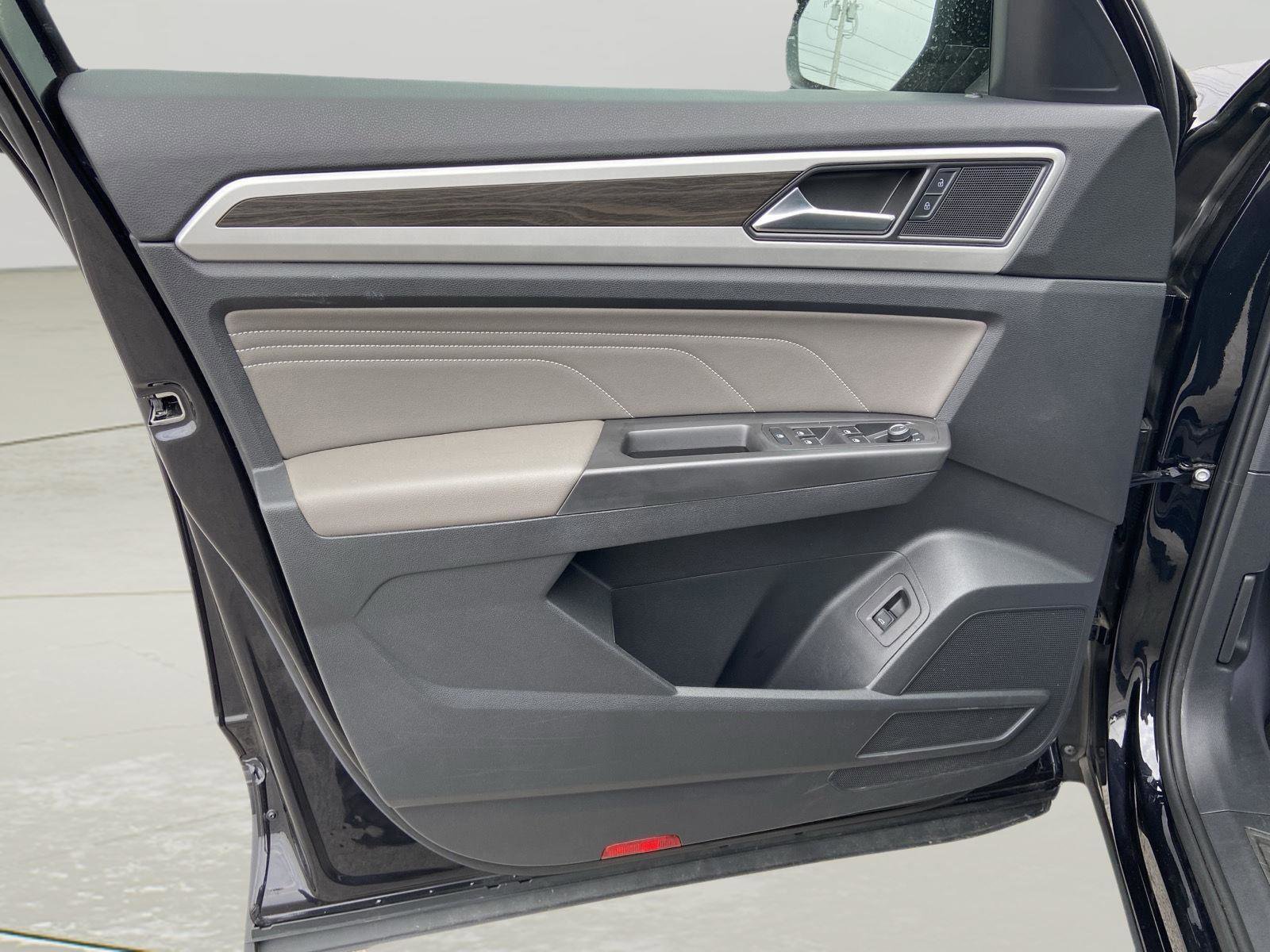 Used 2023 Volkswagen Atlas SE w/ Panoramic Sunroof Package AWD/4WD image 22