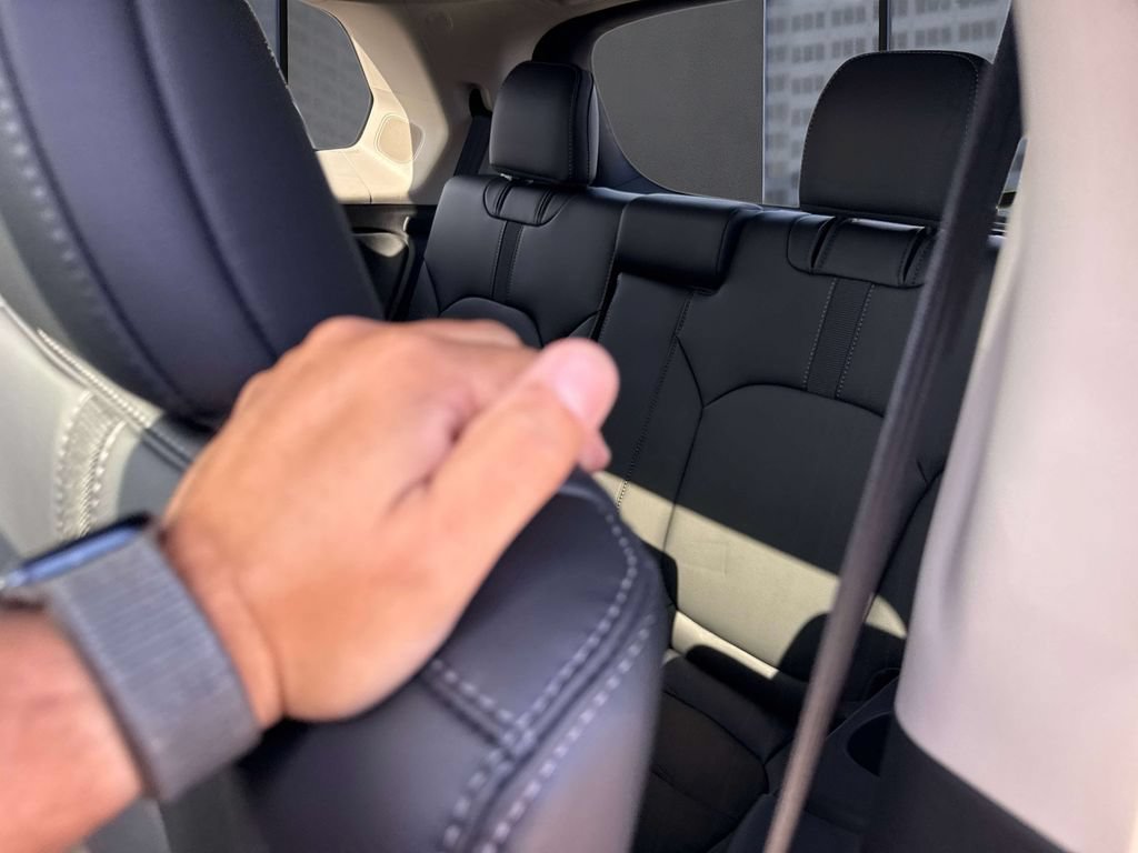 Used 2025 Honda Pilot Touring image 17