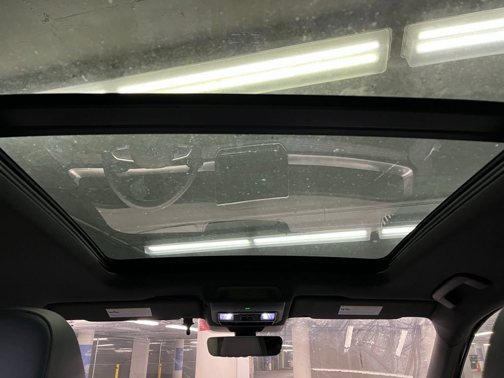 New 2025 Volkswagen Tiguan SE R-Line image 10