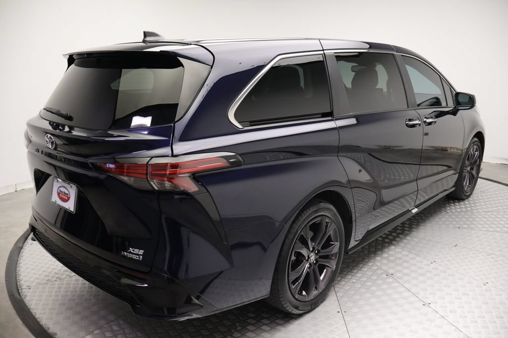 Certified 2024 Toyota Sienna XSE FWD image 8