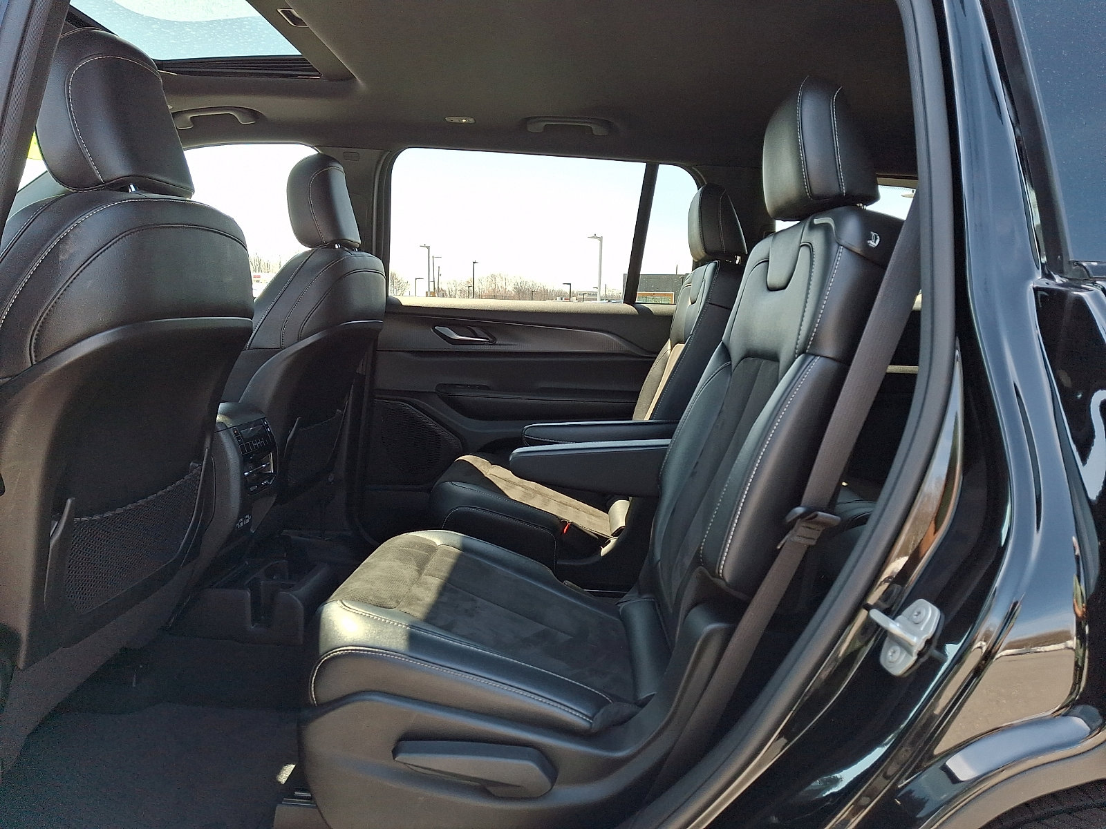 Used 2023 Jeep Grand Cherokee L Laredo AWD/4WD image 10
