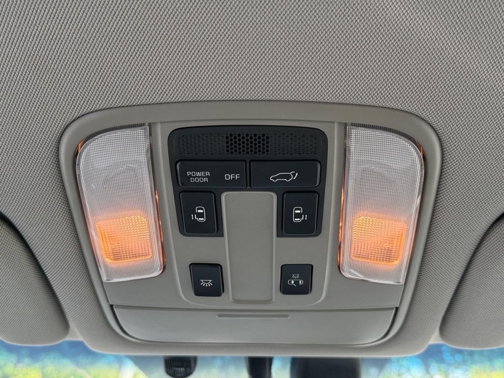 Used 2017 Kia Sedona EX FWD image 19