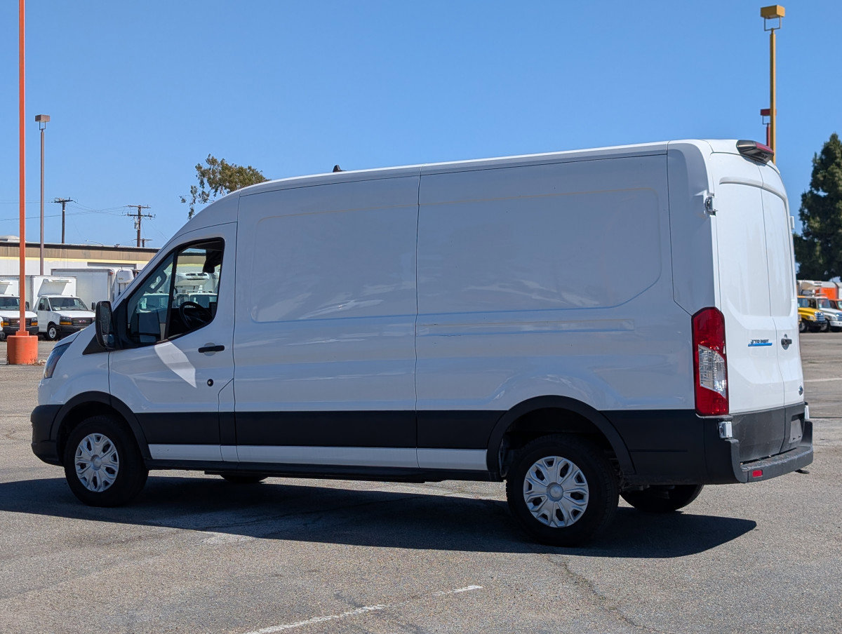 Used 2023 Ford E-Transit Medium Roof image 5