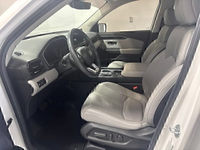 Used 2025 Honda Pilot Touring image 12