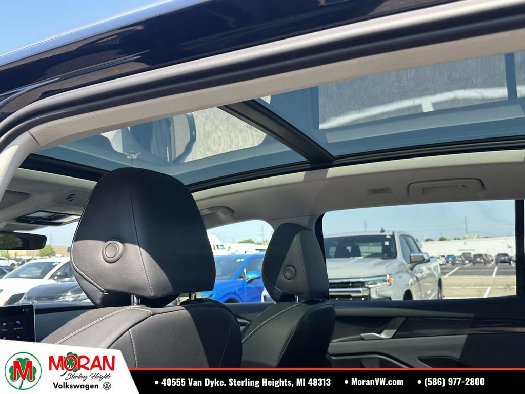 Certified 2025 Volkswagen Tiguan SE w/ Panoramic Sunroof Package AWD/4WD image 16