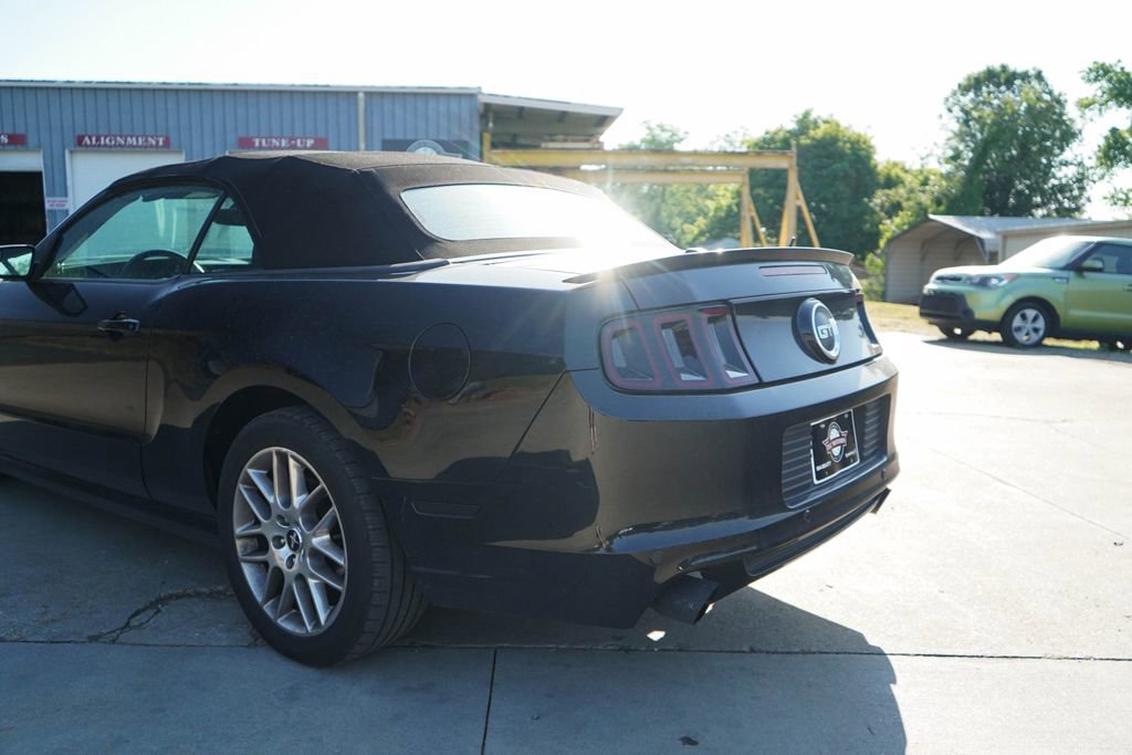 Used 2013 Ford Mustang GT Premium w/ Security Pkg image 18