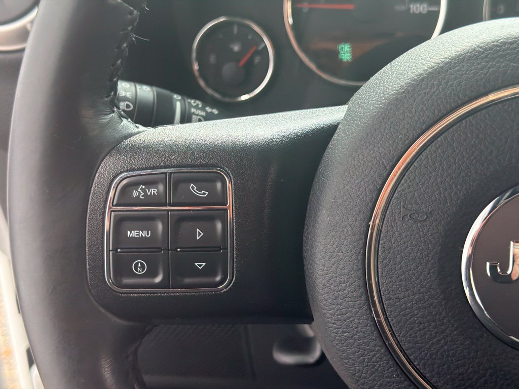 Used 2018 Jeep Wrangler Sahara w/ Connectivity Group AWD/4WD image 17