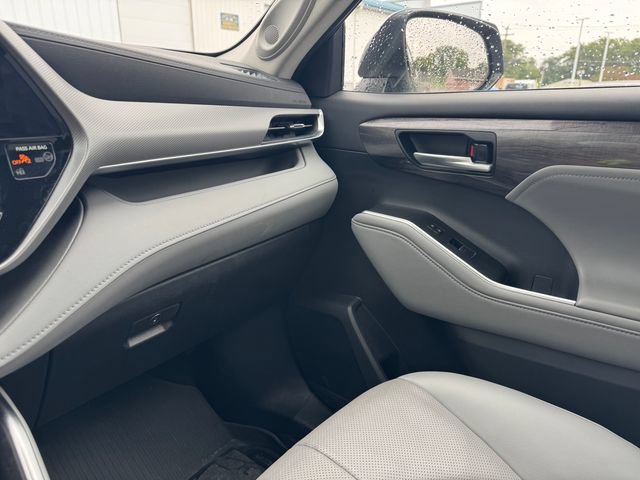 Used 2025 Toyota Highlander Platinum AWD/4WD image 58
