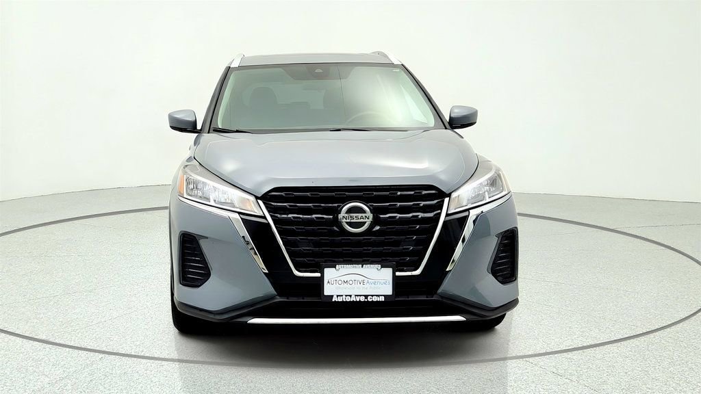 Used 2021 Nissan Kicks SV FWD image 2