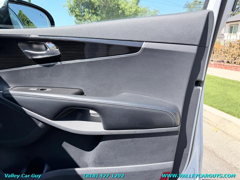 Used 2019 Kia Sorento FWD image 24