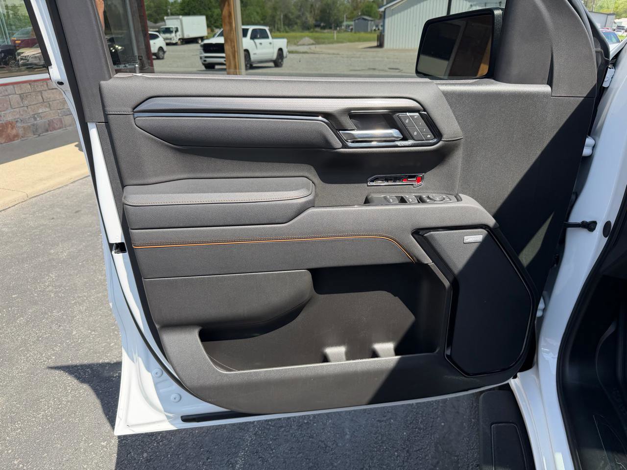 Used 2025 GMC Sierra 1500 AT4 w/ AT4 Premium Package AWD/4WD image 14