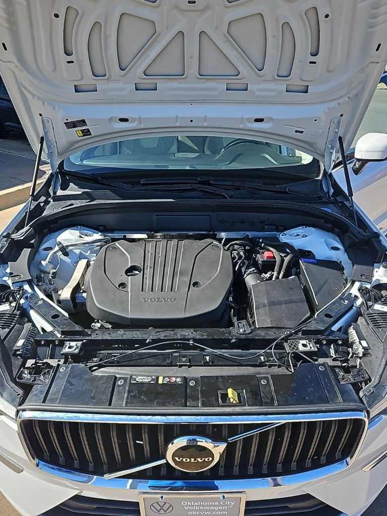 Used 2022 Volvo XC60 B5 Momentum image 10