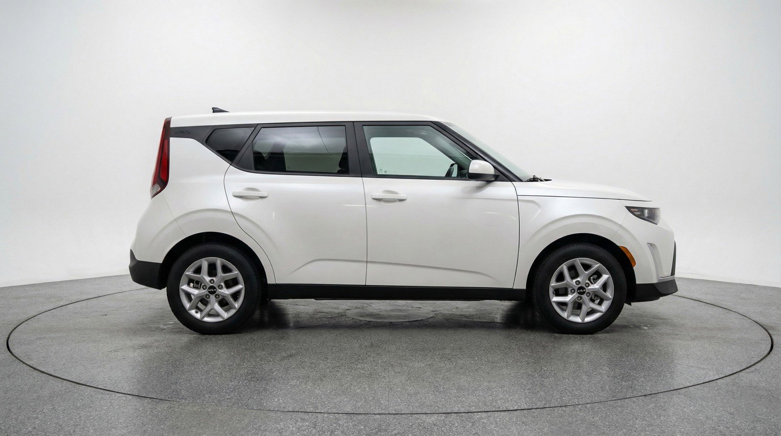 Used 2025 Kia Soul LX w/ LX Technology Package FWD image 11