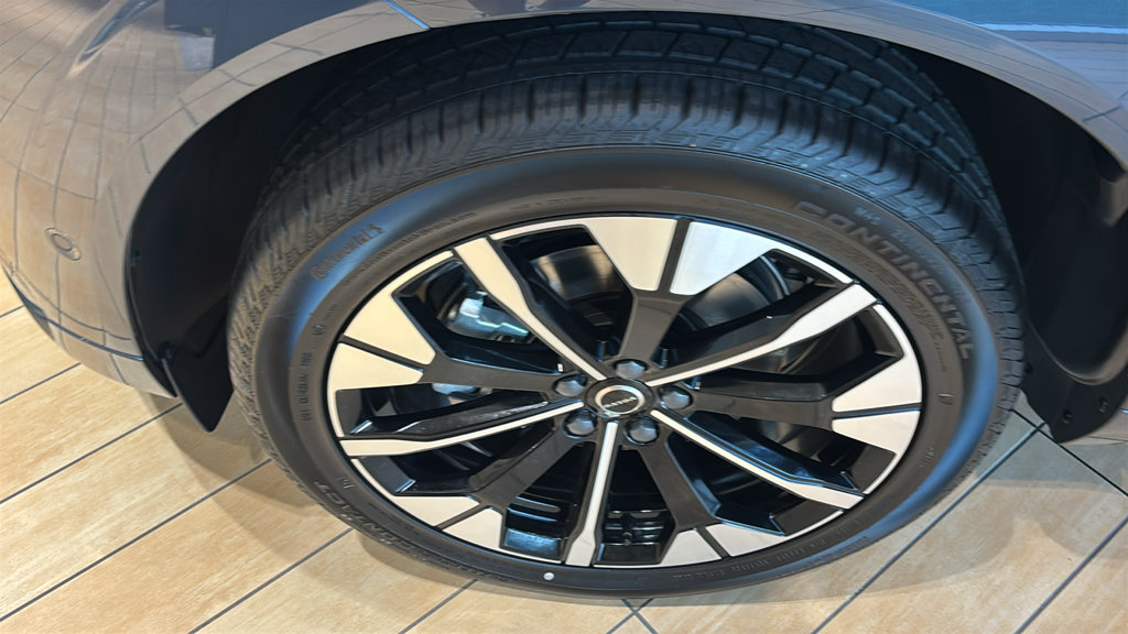 New 2027 Volvo XC60 B5 Plus AWD/4WD image 30