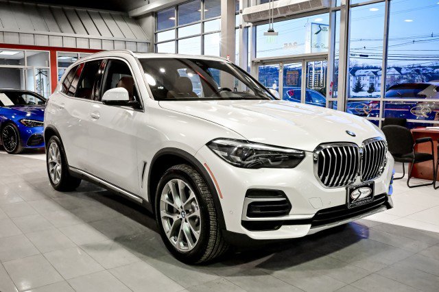Used 2022 BMW X5 xDrive40i w/ Premium Package AWD/4WD image 3