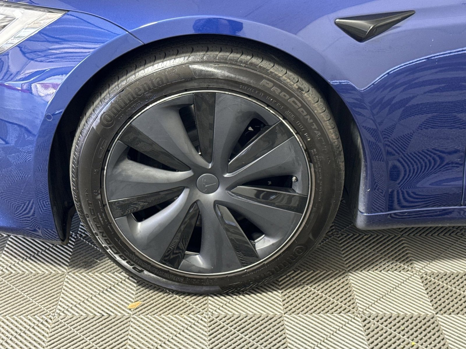 Used 2021 Tesla Model S Plaid image 12