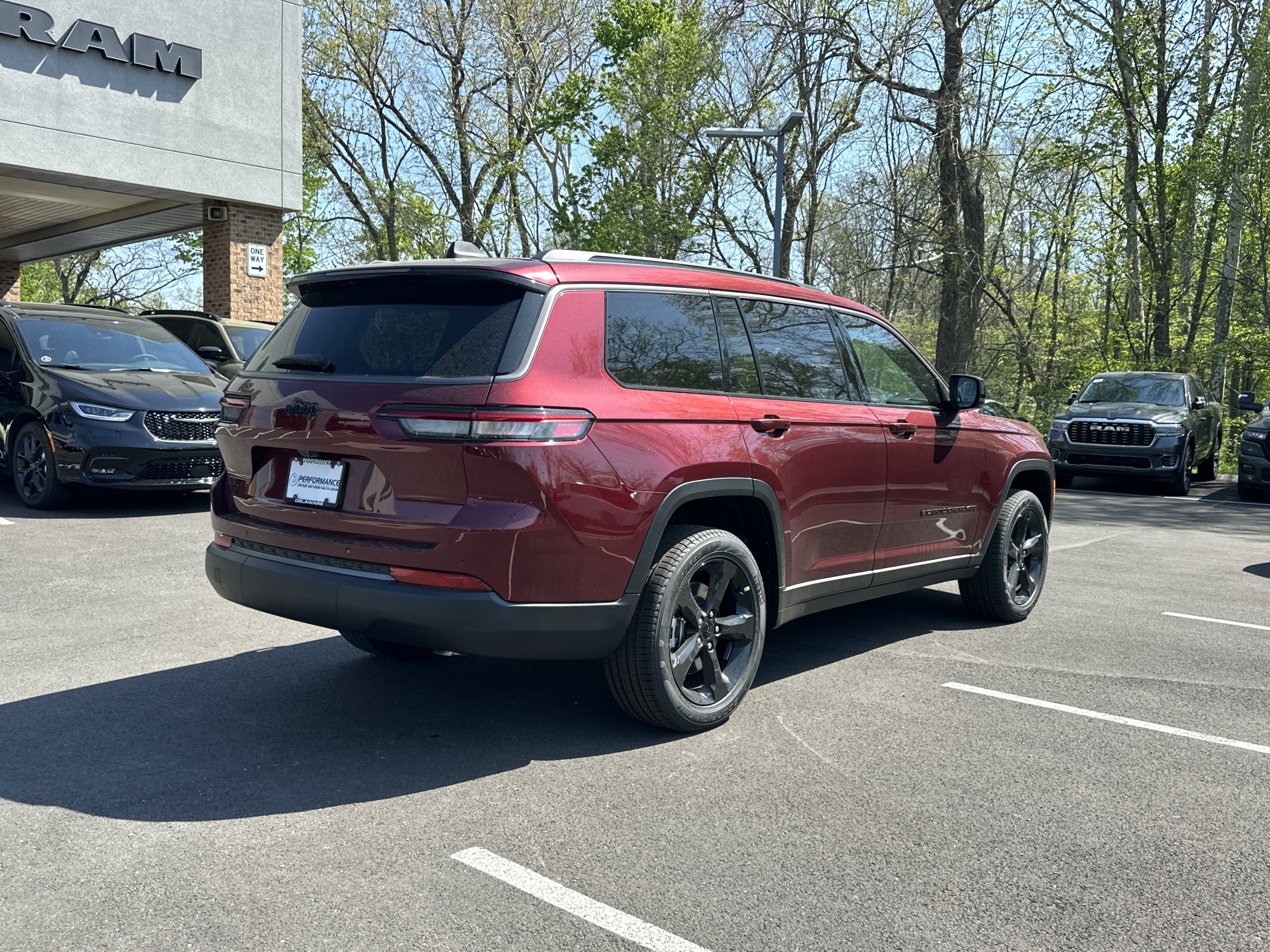 New 2026 Jeep Grand Cherokee L Limited w/ Limited Altitude Package AWD/4WD image 16