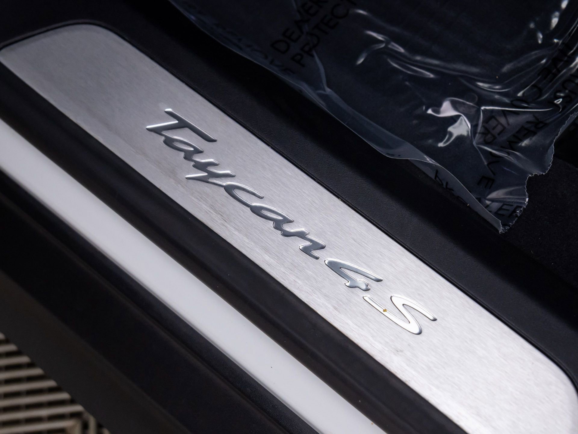 Used 2021 Porsche Taycan 4S image 17