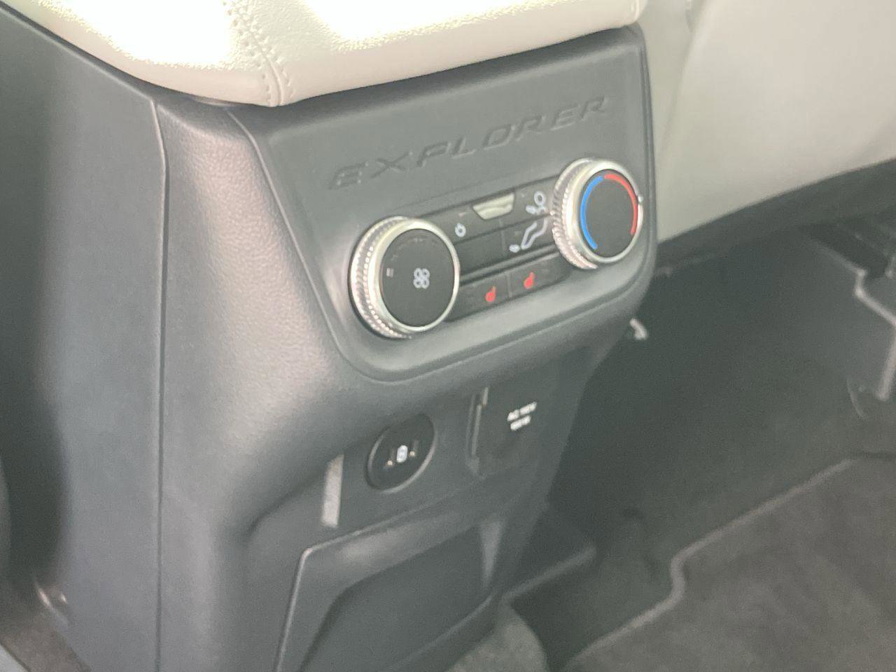 Used 2025 Ford Explorer Platinum w/ Ultimate Package image 38