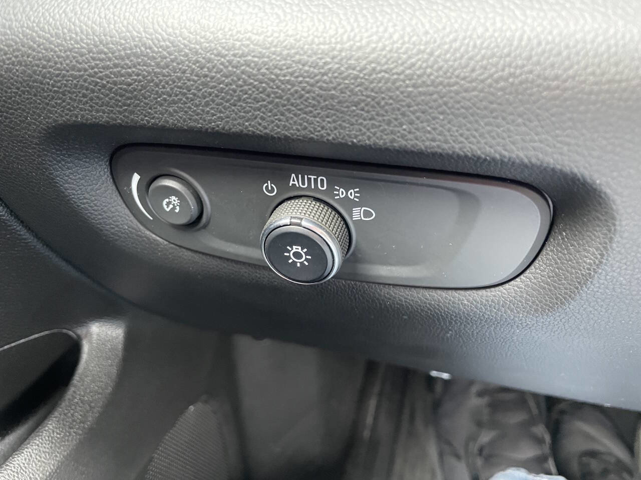 Used 2022 Chevrolet Traverse LT image 17