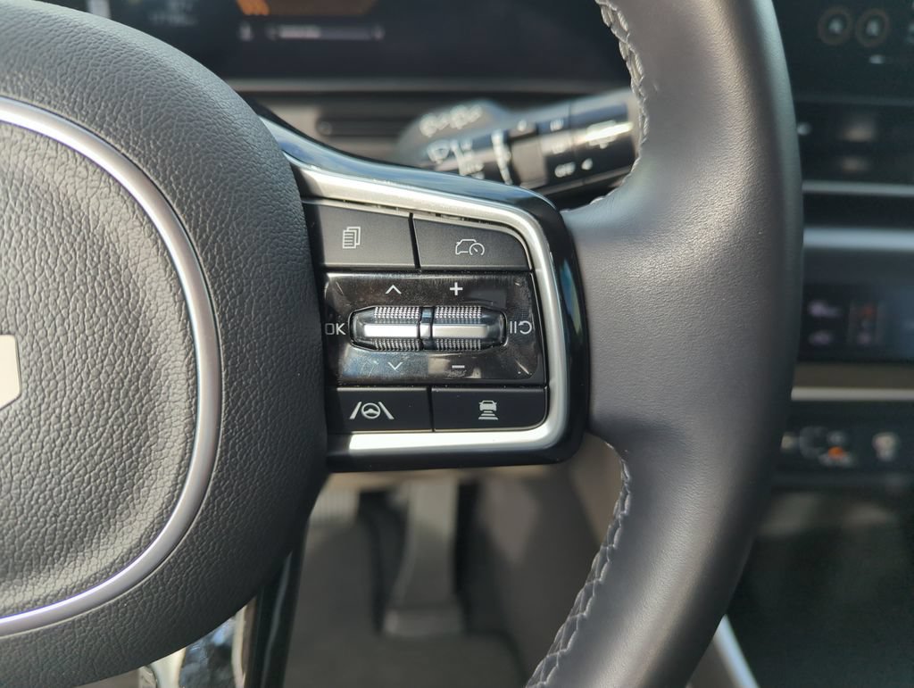 Used 2026 Kia Carnival FWD image 23
