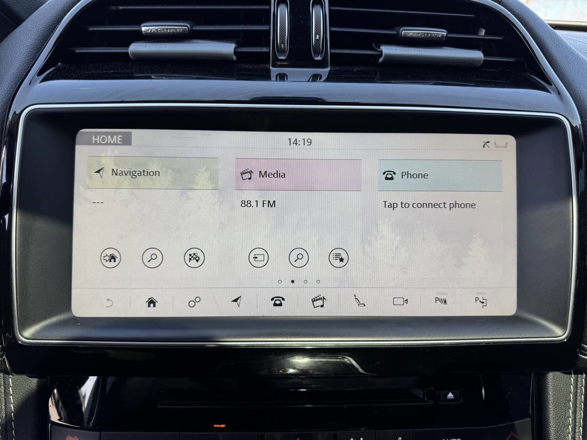 Used 2017 Jaguar F-PACE S image 15