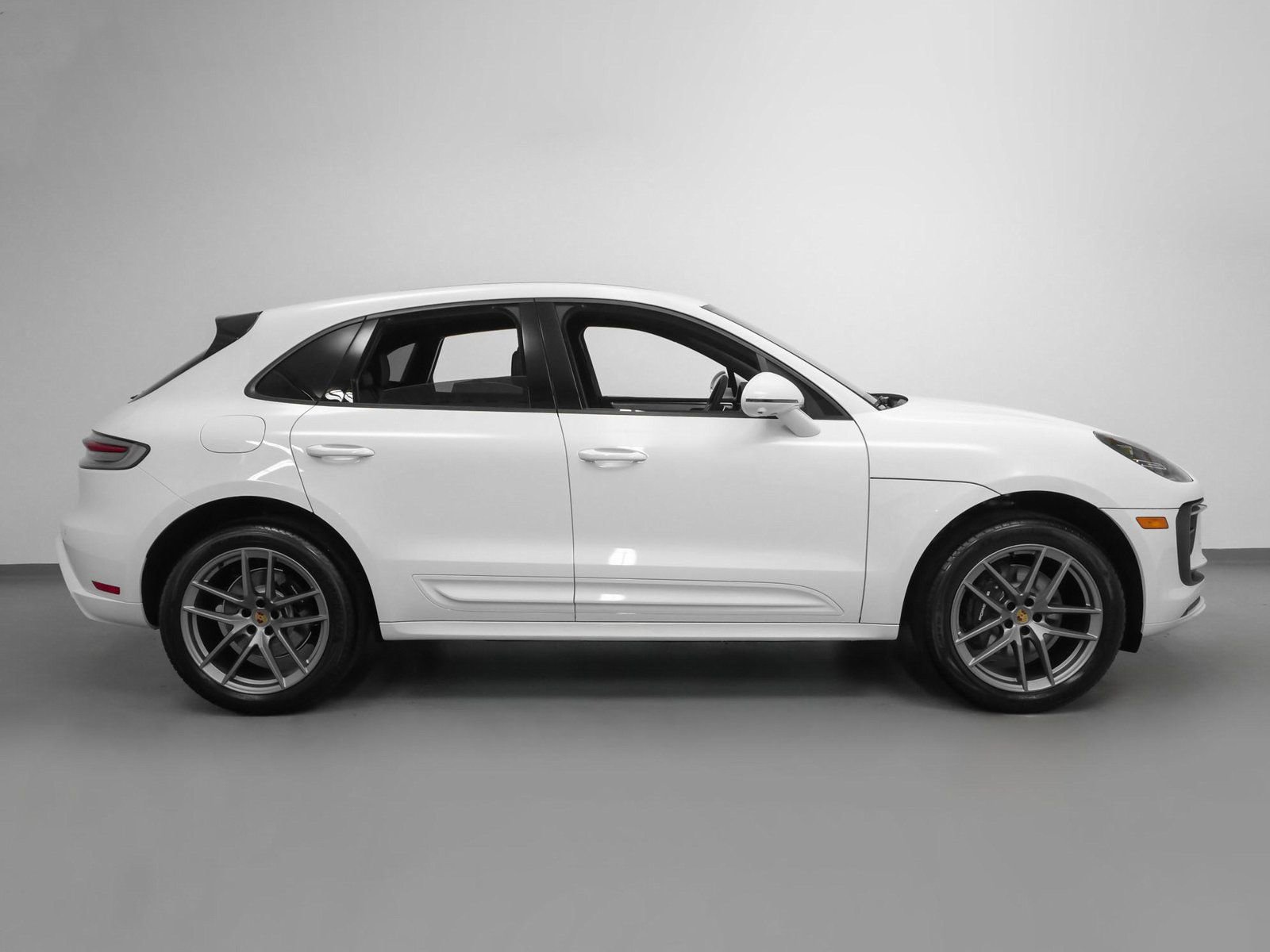 Certified 2025 Porsche Macan image 13