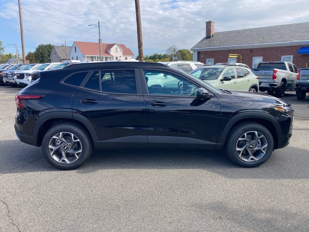 New 2026 Chevrolet Trax LT w/ LT Convenience Package FWD image 29
