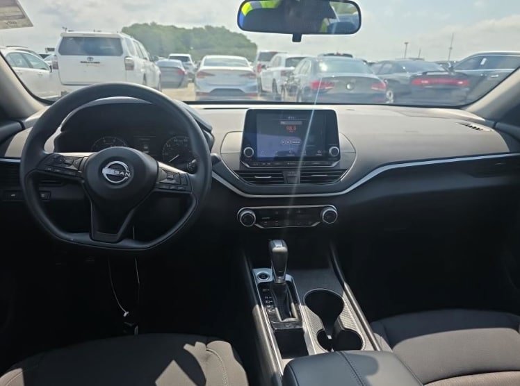 Used 2025 Nissan Altima 2.5 S FWD image 5