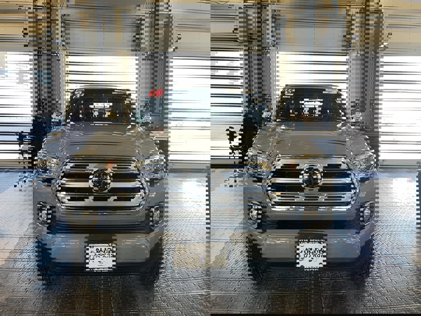 Used 2018 Toyota Tacoma Limited image 2