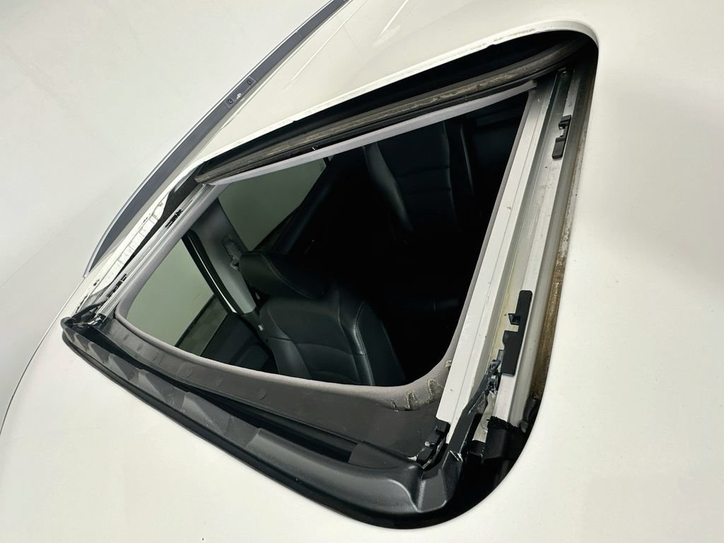 Certified 2017 Honda Pilot Touring image 21
