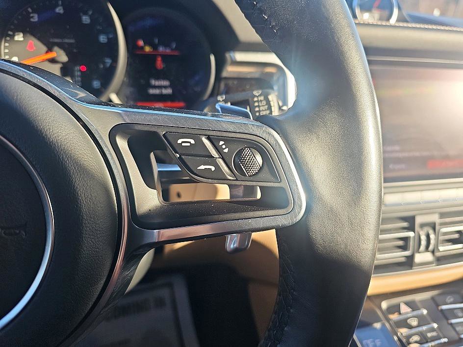 Used 2021 Porsche Macan image 24