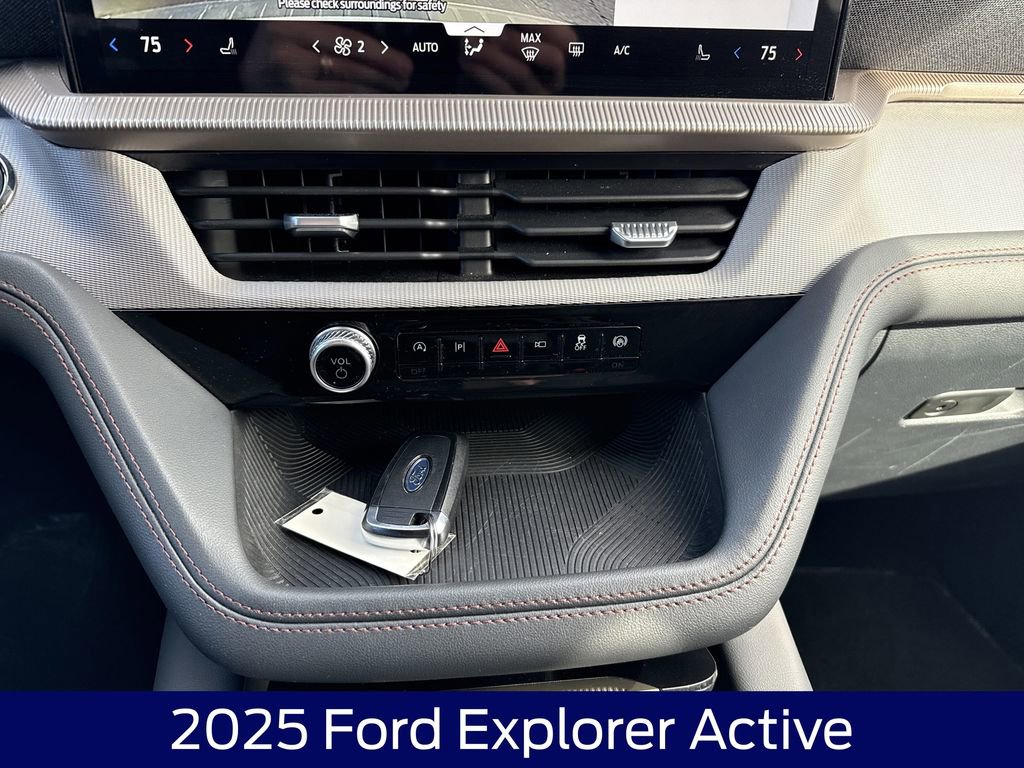 Used 2025 Ford Explorer Active image 24