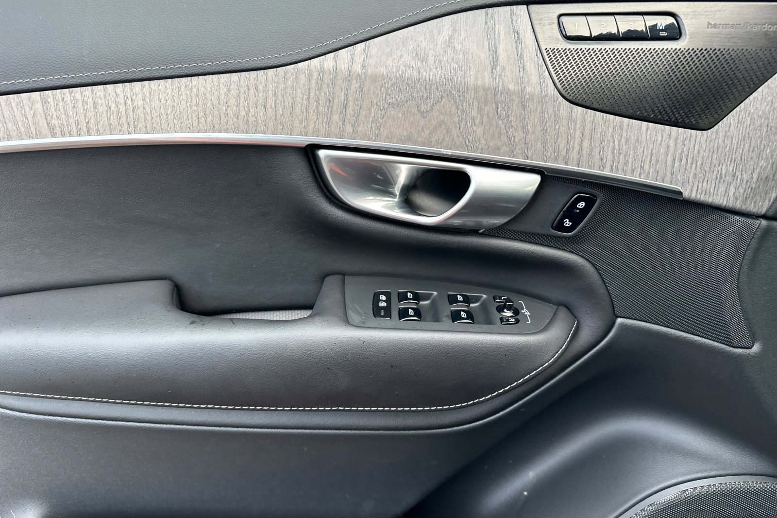 Certified 2023 Volvo XC90 T8 Ultimate image 15