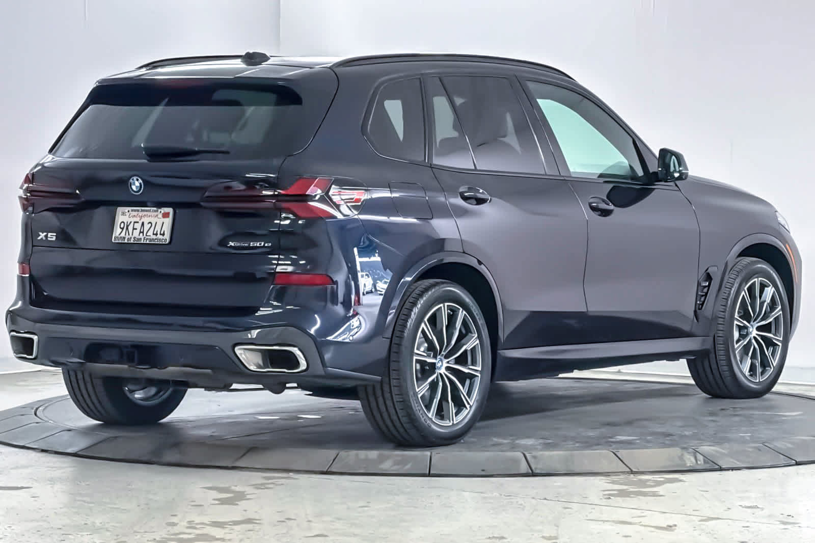 Used 2024 BMW X5 xDrive50e w/ M Sport Package AWD/4WD image 2