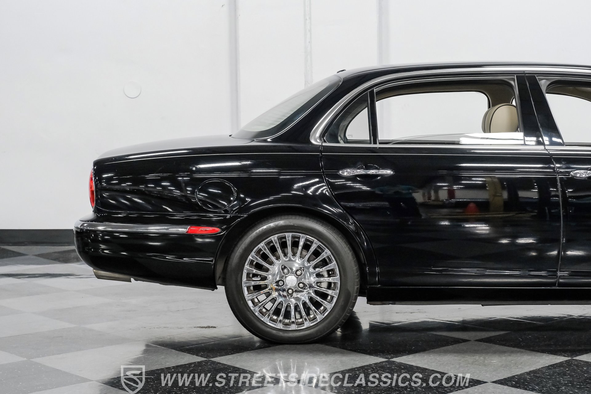 Used 2007 Jaguar XJ8 L RWD image 27