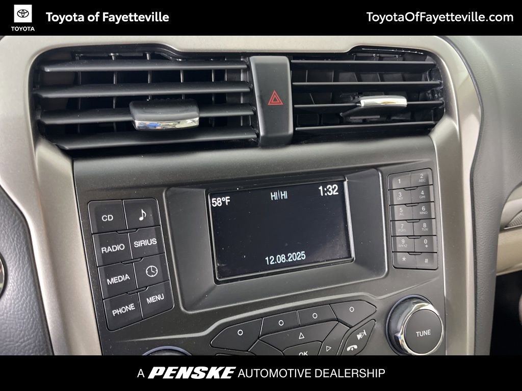 Used 2018 Ford Fusion SE image 29