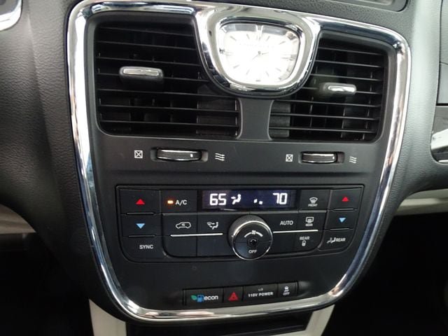 Used 2013 Chrysler Town & Country Touring FWD image 12
