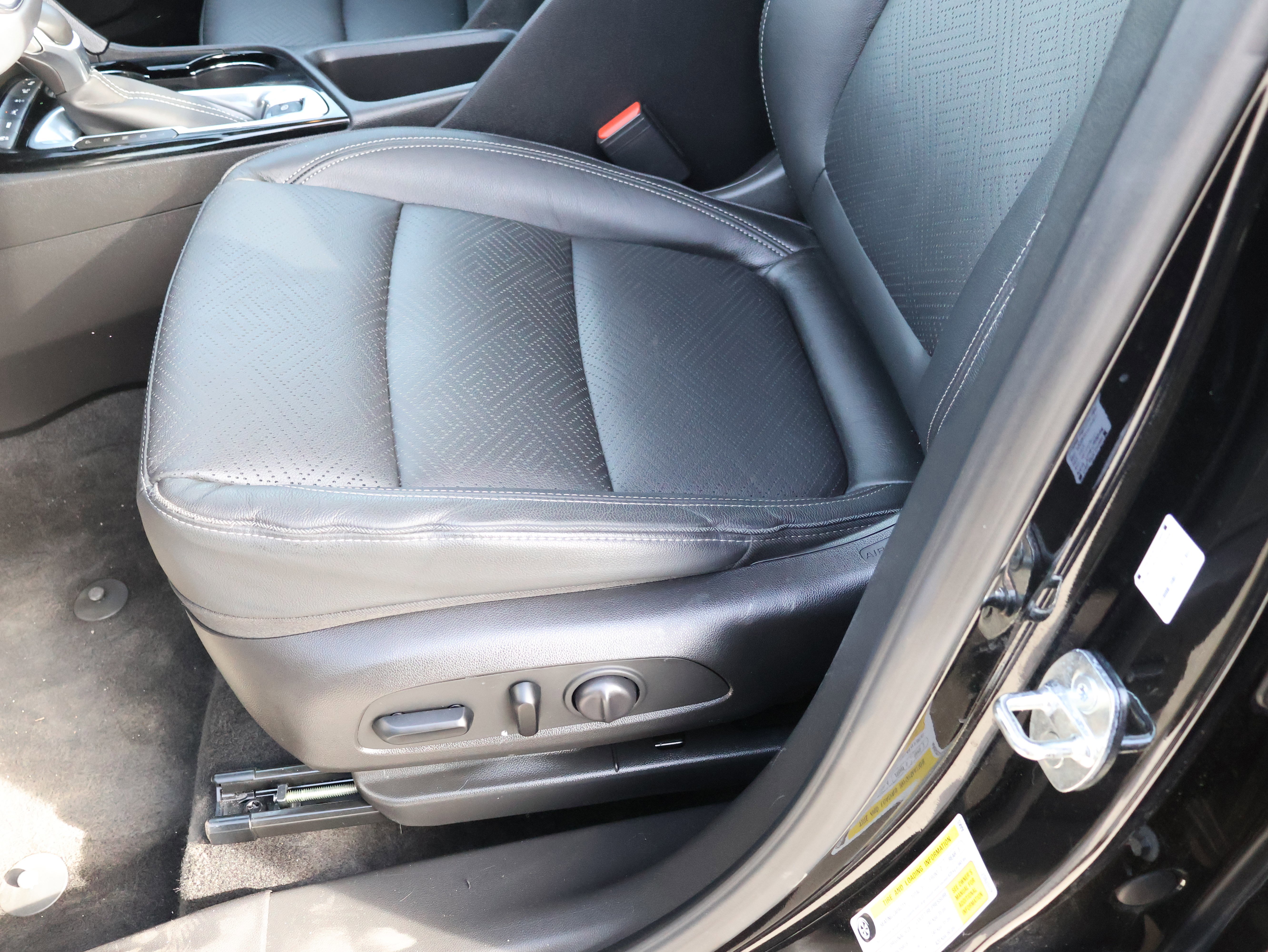 Used 2022 Buick Encore GX Essence w/ Advanced Technology Package image 37