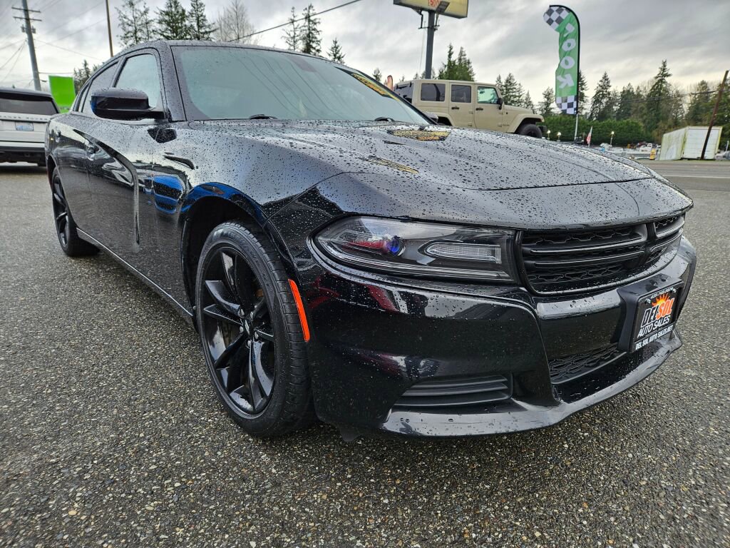 Used 2018 Dodge Charger SXT w/ Blacktop Package image 15