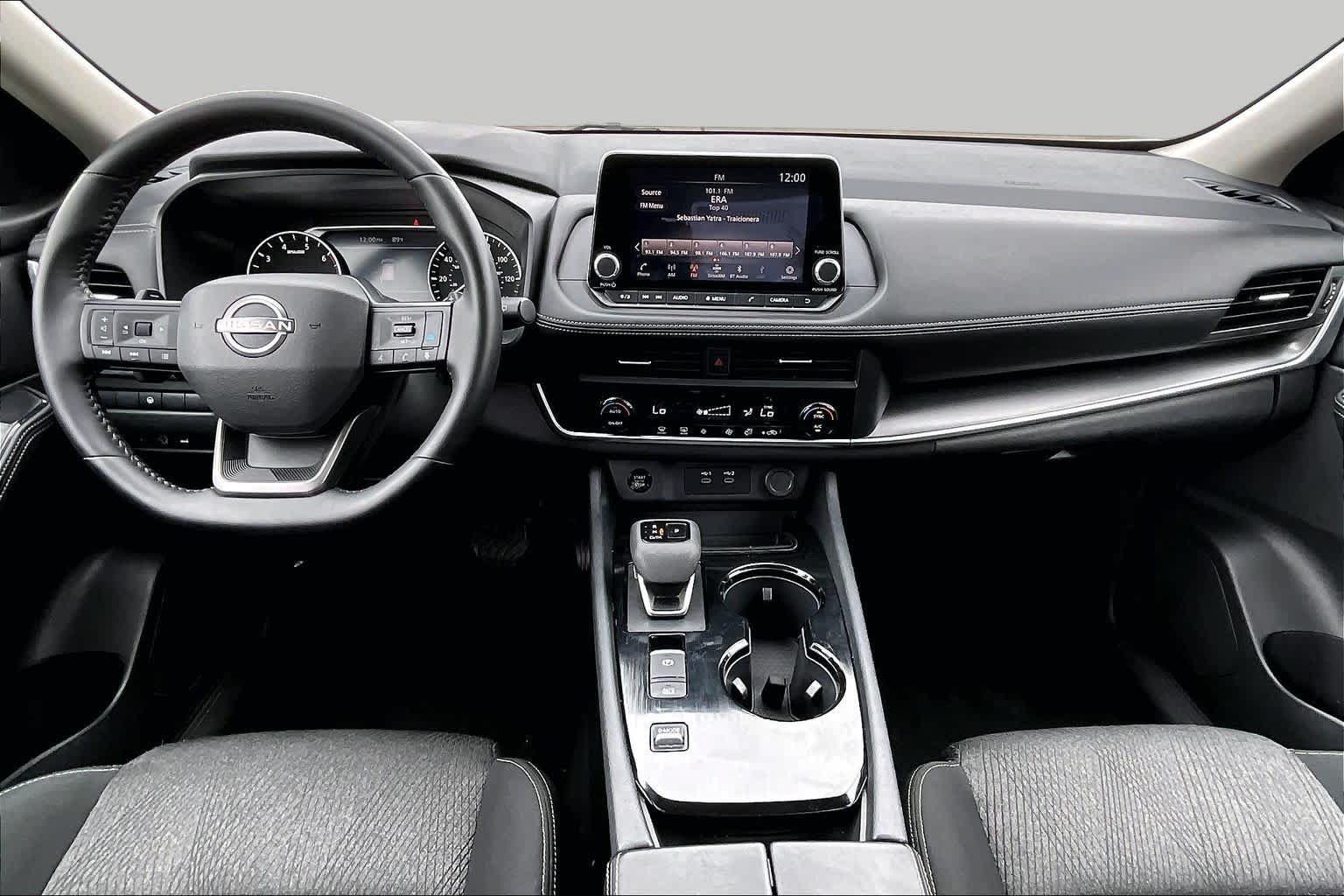 Certified 2025 Nissan Rogue SV FWD image 16