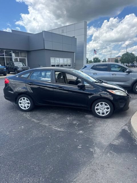 Used 2012 Ford Fiesta SE FWD image 2