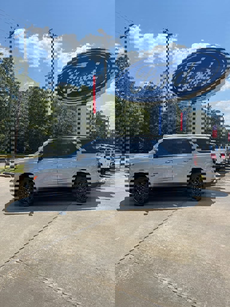 Used 2023 Chevrolet Tahoe RST image 3