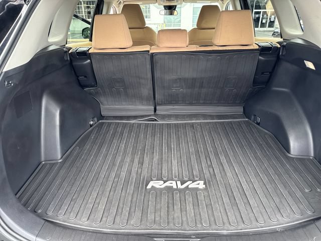 Used 2022 Toyota RAV4 LE AWD/4WD image 24