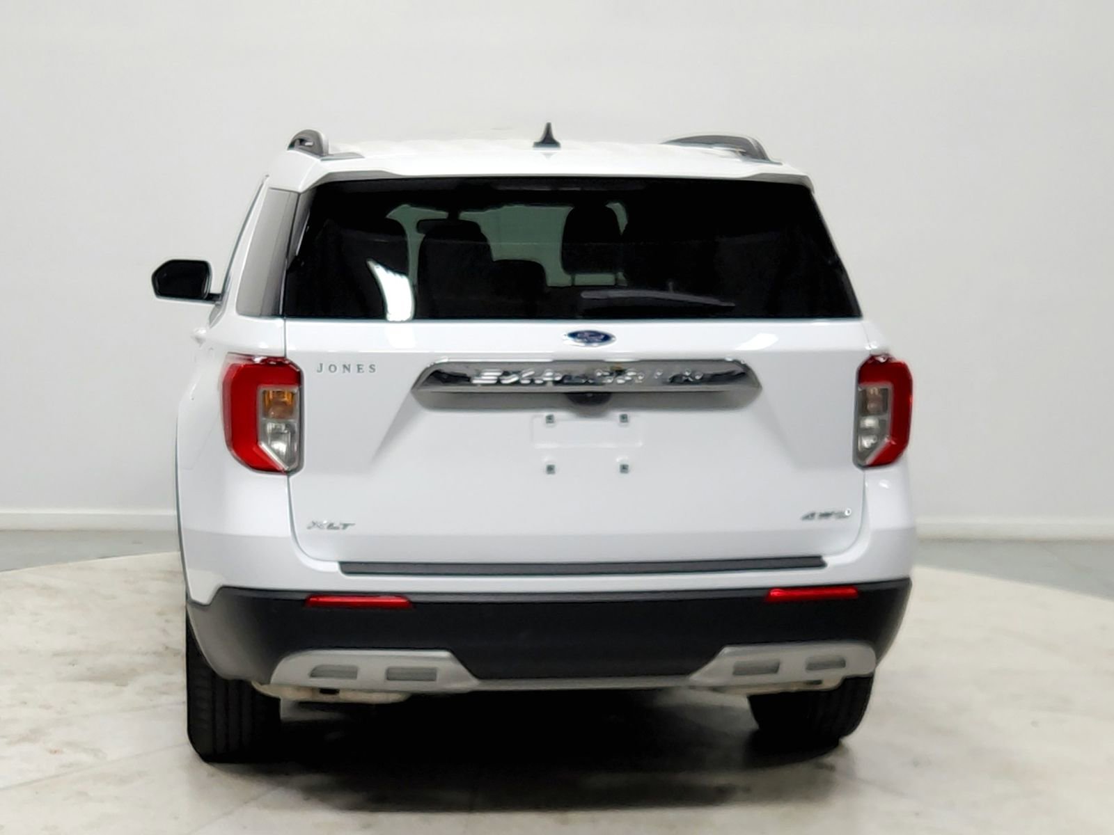 Used 2024 Ford Explorer XLT w/ Equipment Group 202A image 6